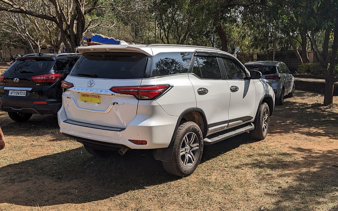 Toyota Fortuner 4x2 AT